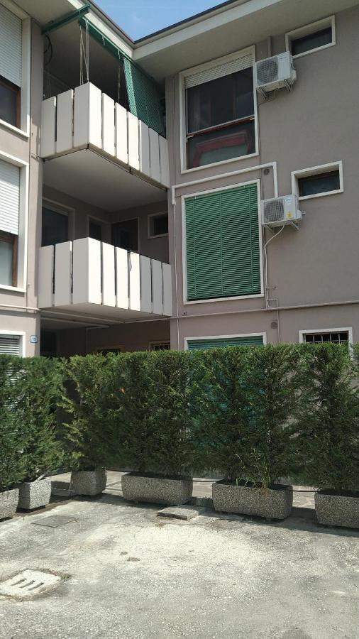 Vicino Al Prato Della Valle Intero Appartamento Parcheggio Facile Di Fronte Padova Luaran gambar