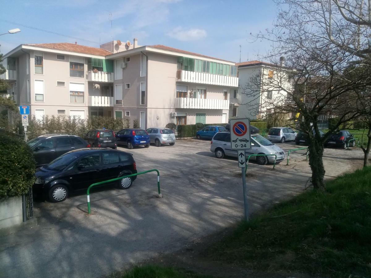 Vicino Al Prato Della Valle Intero Appartamento Parcheggio Facile Di Fronte Padova Luaran gambar
